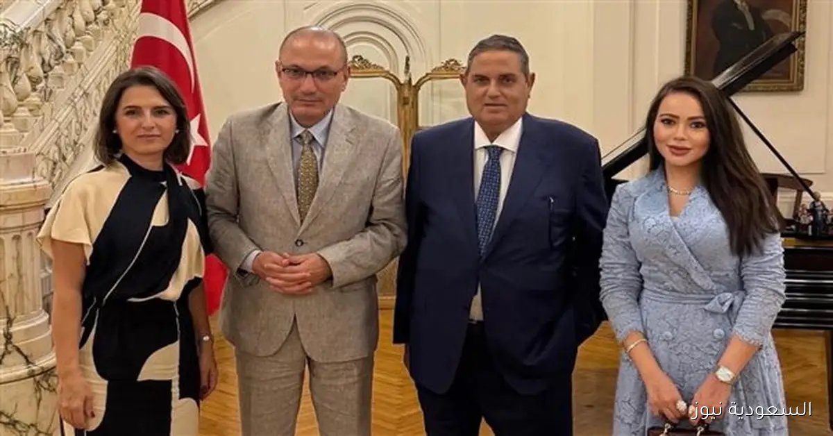 أسما إبراهيم تلتقي بالسفير التركي وزوجته في القاهرة