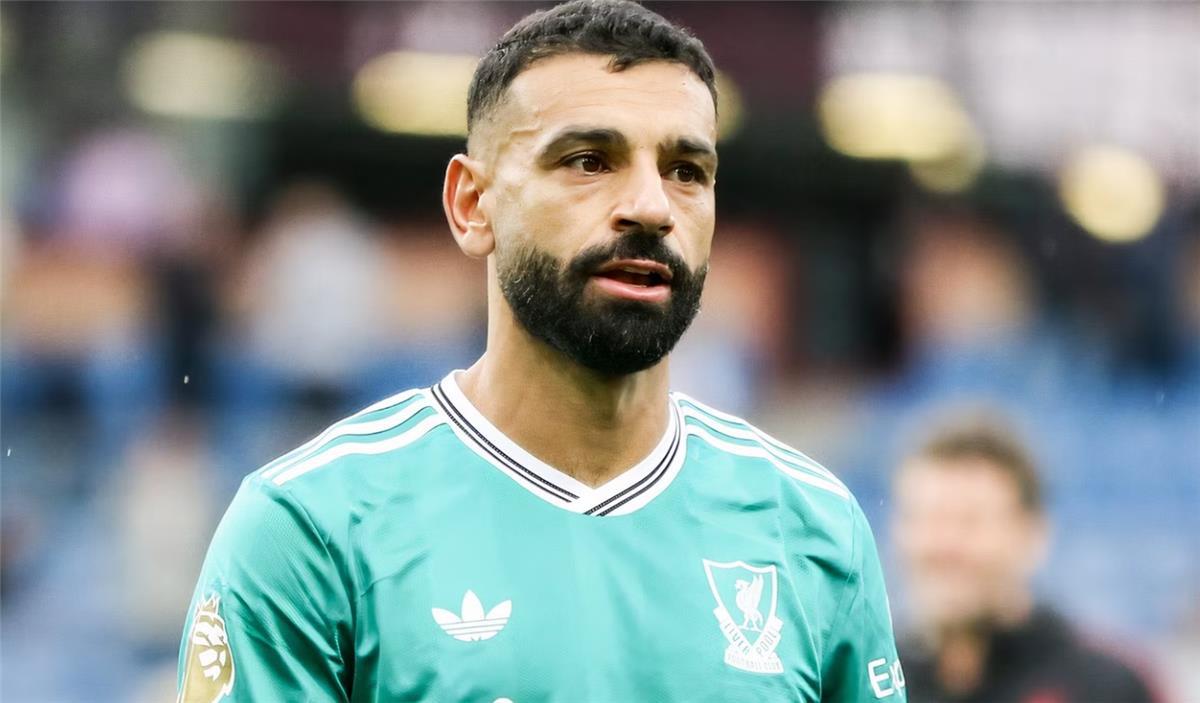 محمد صلاح هو أصعب خصم واجهته في مسيرتي وفقًا للاعب مانشستر سيتي