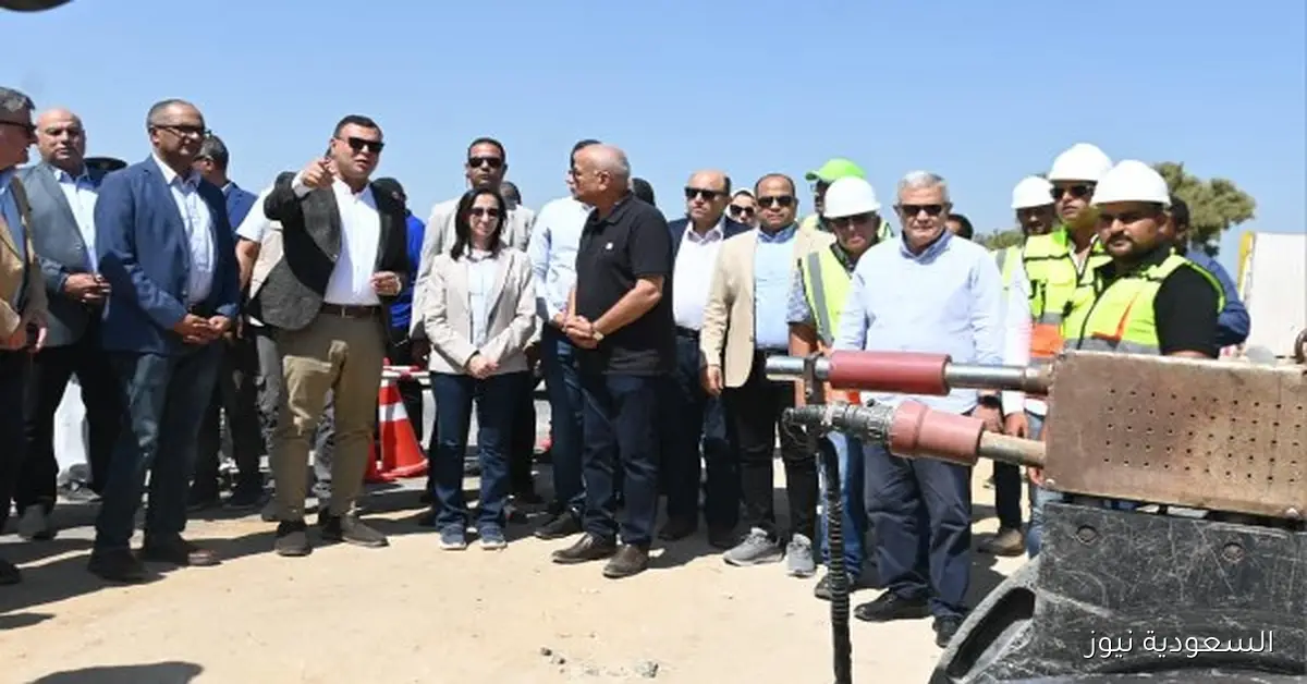 وزير الإسكان ومحافظ البحيرة يزوران مشروع ازدواج خط مياه وادي النطرون