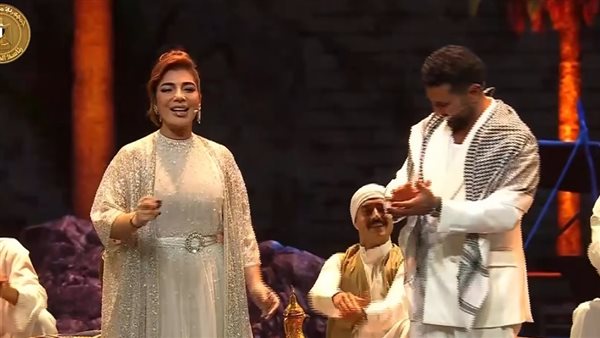 أحمد سعد وأصالة يتألقان بالشال الفلسطيني والزي البدوي في احتفالية وطن السلام
