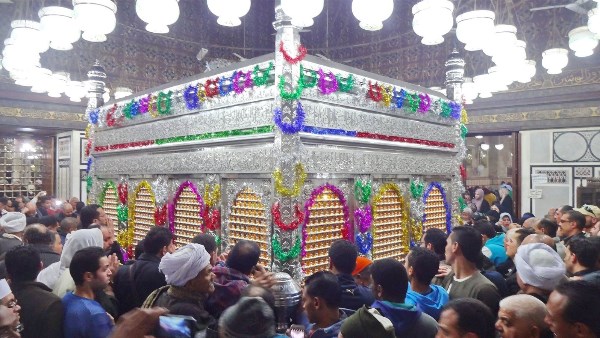 إغلاق الحسين وخان الخليلي أمام حركة السياحة لمدة 24 ساعة