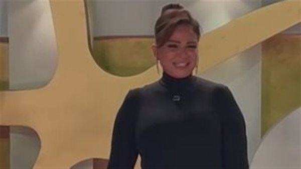 إلهام شاهين تتألق بفستان أسود في ختام مهرجان الجونة بعد جدل إطلالتها: ما رأيكم؟