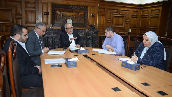 اجتماع موسع لرئيس هيئة التأمين الصحي مع مديري الفروع لمتابعة الخدمات الطبية المقدمة