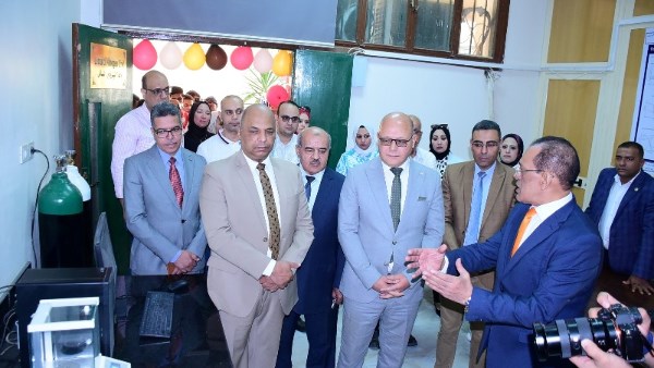 افتتاح وحدة المعمل المركزي للتحليل الحراري في جامعة سوهاج برئاسة رئيس الجامعة