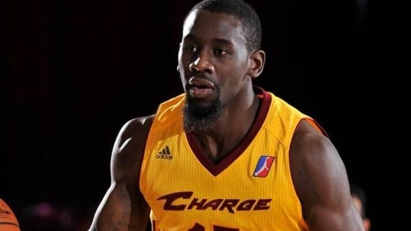 الأهلي يعلن عن اتفاقه مع الأمريكي سير دومينيك لتعزيز فريق السلة ويقوم بتسويق كايل فيناليس خارجياً