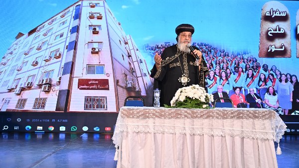 البابا تواضروس يدعو الممرضين ليكونوا سفراء لمحبة الله في عملهم