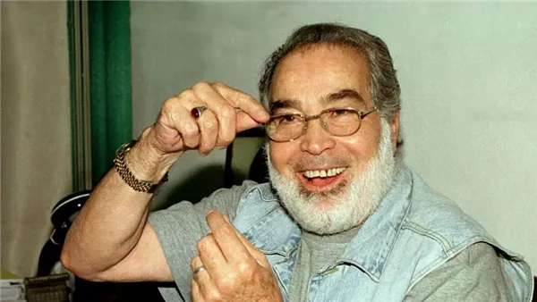 التزام أم اعتزال؟ اكتشف السبب الحقيقي وراء ابتعاد حسن يوسف عن الفن في الذكرى الأولى لرحيله