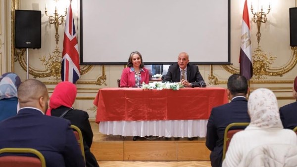 السفير المصري بلندن يلتقي الطلبة المصريين في المملكة المتحدة
