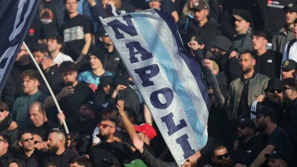 الشرطة الهولندية تعتقل 230 مشجعًا لنابولي قبل مباراة آيندهوفن في دوري الأبطال