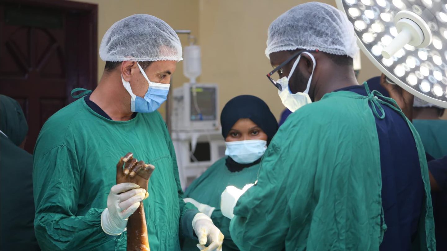 الصحة تطلب أطباء متقاعدين: الشروط وطرق التقديم