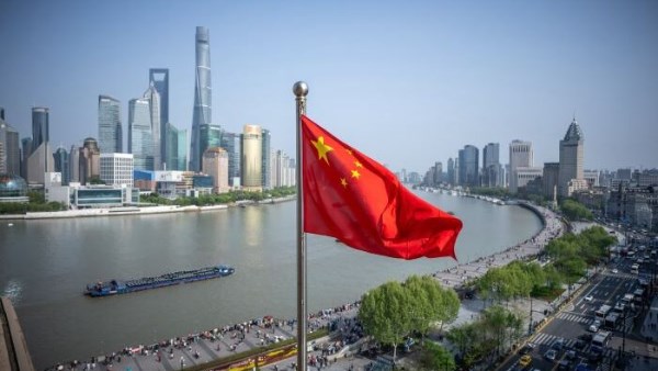 الصين تعمل على طمأنة العالم بشأن قيود المعادن النادرة