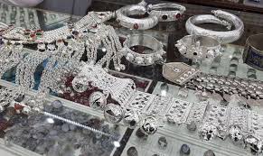 الملاذ الآمن: تراجع أسعار الفضة بعد تسجيلها مستويات قياسية