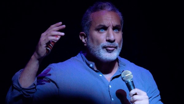 باسم يوسف يروي كواليس حفلاته ويكشف تفاصيل جديدة عن مسيرته الليلة في كلمة أخيرة