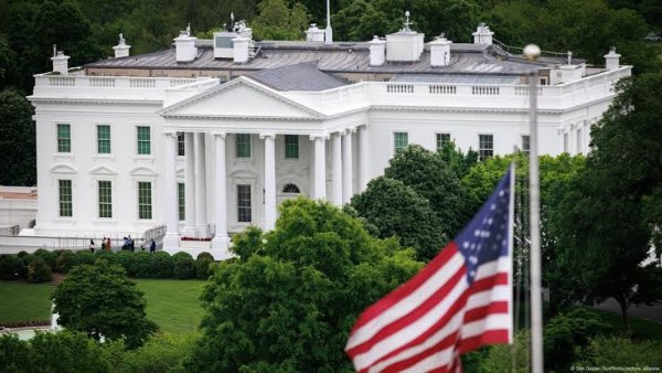 بدء هدم جزء من البيت الأبيض لإنشاء قاعة رقص جديدة