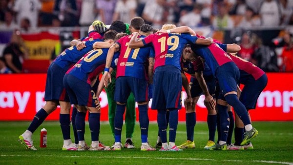 برشلونة يطمح لاستعادة ثقة جماهيره في مواجهة جيرونا بالدوري الإسباني