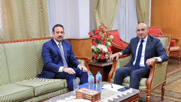 تحديث المناهج التعليمية لربطها بالمشروعات القومية والتنموية الكبرى