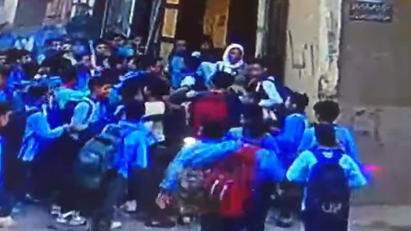 تحرش طلاب مدرسة إعدادية في الشرقية بطالبة ووالدها يطلب المساعدة