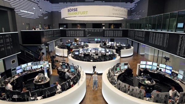 تراجع الأسهم الآسيوية بفعل موجة بيع أسهم المعادن الثمينة