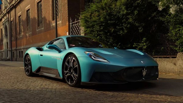 تسارع مذهل لمازيراتي MC20 بقوة 640 حصانًا وحصولها على لقب جديد