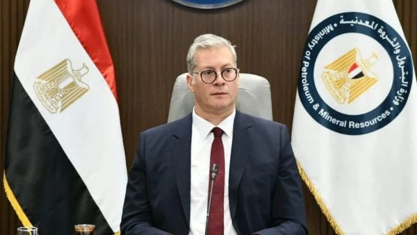 تهنئة العاملين بالبترول للمستوفين في حركة الترقيات والندب والتكليف