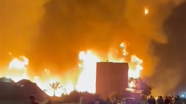 حريق في مخزن أخشاب قرب المعهد العالي بالشرقية وجهود الحماية للسيطرة عليه