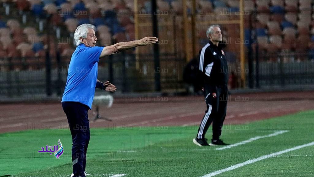 حلمي طولان يناقش ترتيبات مواجهتي الجزائر الوديتين مع جهازه المعاون