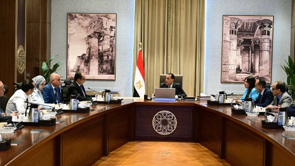 رئيس الوزراء يسلط الضوء على الفرص الاستثمارية في السياحة والتشييد