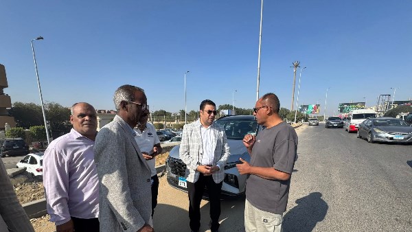 رئيس مدينة القاهرة الجديدة يزور محور جمال عبدالناصر لمواجهة مشكلة الحوادث المرورية