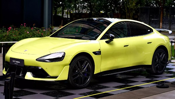 شاومي تواجه أزمة بعد وفاة سائق محاصر في السيارة وعدم قدرته على فتح الأبواب