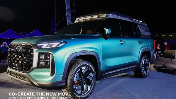 شيري تكشف النقاب عن أول مفهوم عالمي لسيارة SUV متعددة التحولات