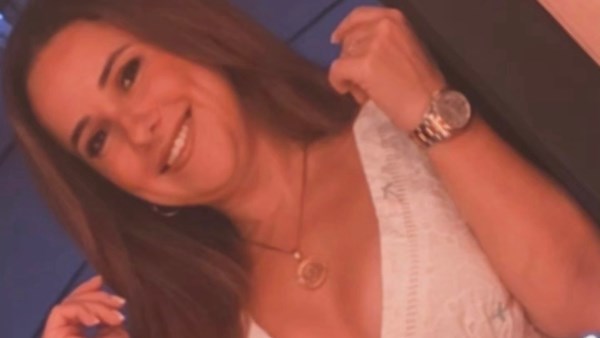 شيري عادل تتألق بإطلالة جريئة وجمال ساحر