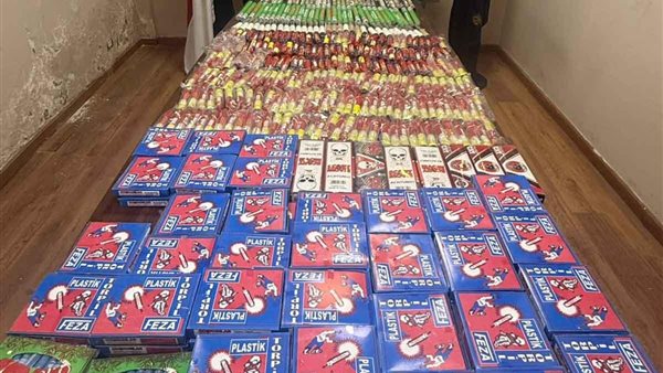 ضبط 3 عاطلين وبحوزتهم 13 ألف قطعة ألعاب نارية في القليوبية