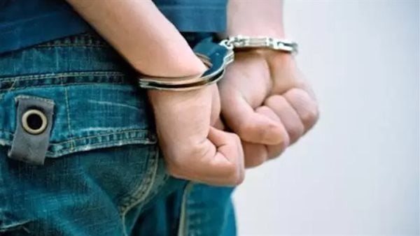 ضبط مشتبه به في قضية إلقاء جثمان طفل وشقيقته أمام عقار بفيصل