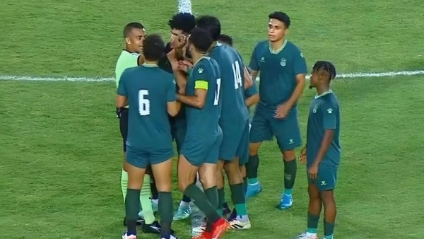 طرد عمرو الدرديري بسبب اعتراضه على قرار حكم مباراة الأهلي والاتحاد
