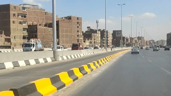 عزل حارة الأتوبيس الترددي على الطريق الدائري بفاصل خرساني