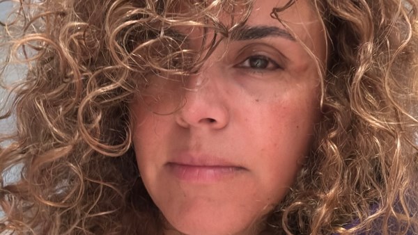 علا رشدي تتألق بالكيرلي في أحدث إطلالة لها