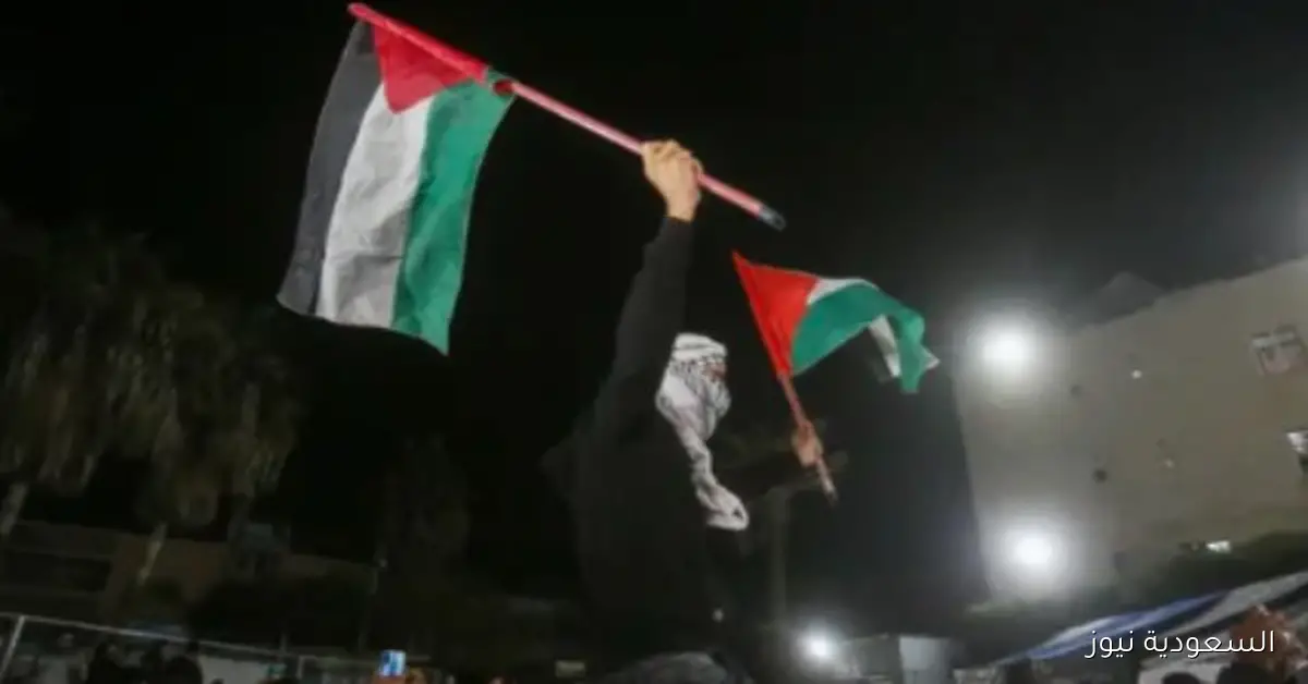 غزة تحتفل بموافقة حماس على خطة ترامب وسط استمرار الغارات الإسرائيلية