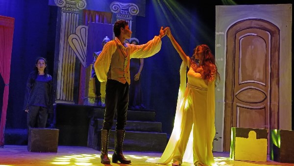 فرقة الأقصر تعرض “هاملت” على مسرح روض الفرج في ملتقى شباب المخرجين