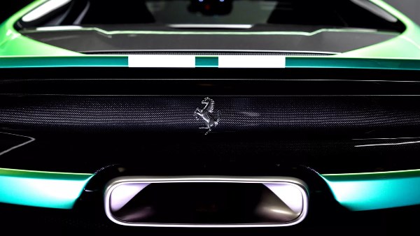 فيراري تنبه 6 سائقين بشأن قيادة سياراتها الفاخرة.. ما هو السبب؟