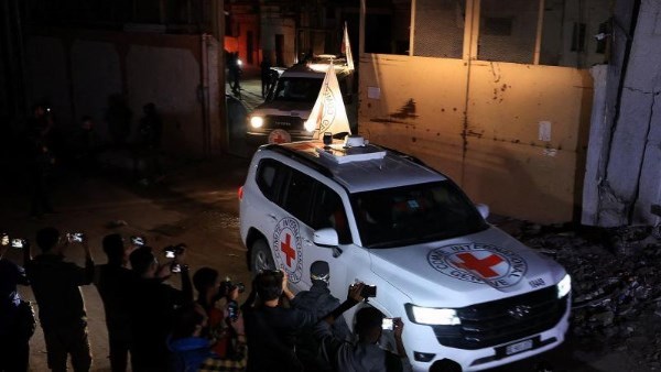 لجنة الجثامين في غزة تستلم 195 شهيدًا من الاحتلال عبر الصليب الأحمر