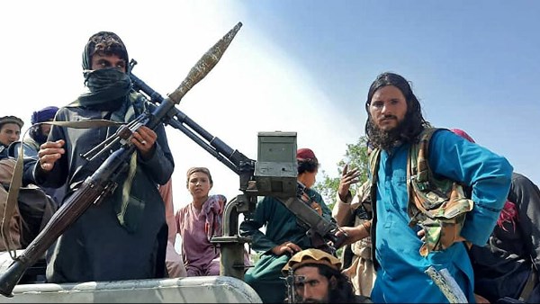 مقتل وإصابة 22 شخصاً في هجوم لتنظيم القاعدة على مقر عسكري يمني