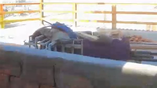 ملاك عقار في حي المقطم يناشدون بسبب تهديد سلامة المبنى من إنشاء سلم في السطح