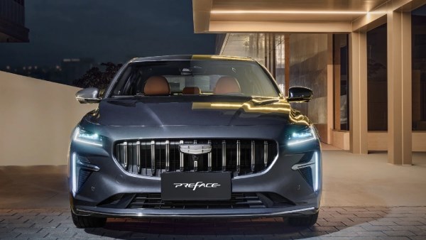 مواصفات جيلي بريفيس 2025 وسعرها في السعودية