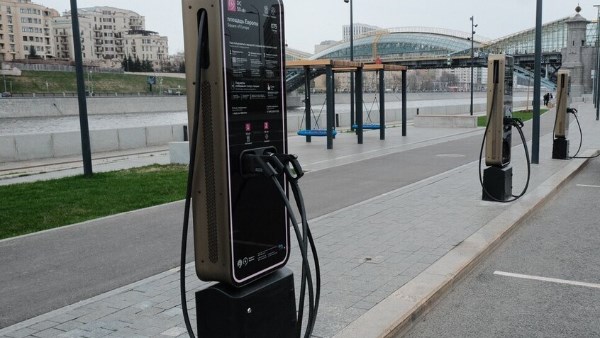 موسكو تطلق أول محطة شحن كهربائية بقدرة 342 كيلوواط بسرعة الصاروخ