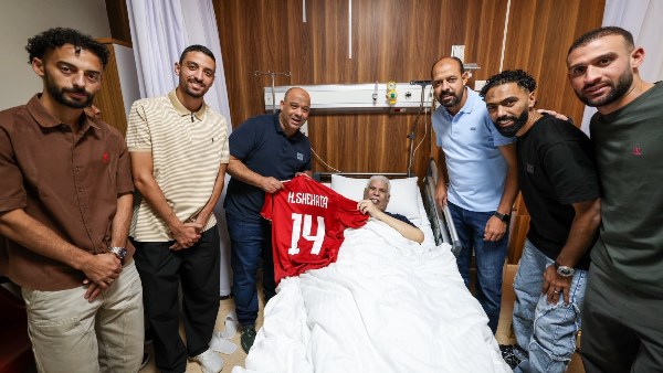 نجوم الأهلي، النحاس ووليد و4 لاعبين، يزورون حسن شحاتة في المستشفى