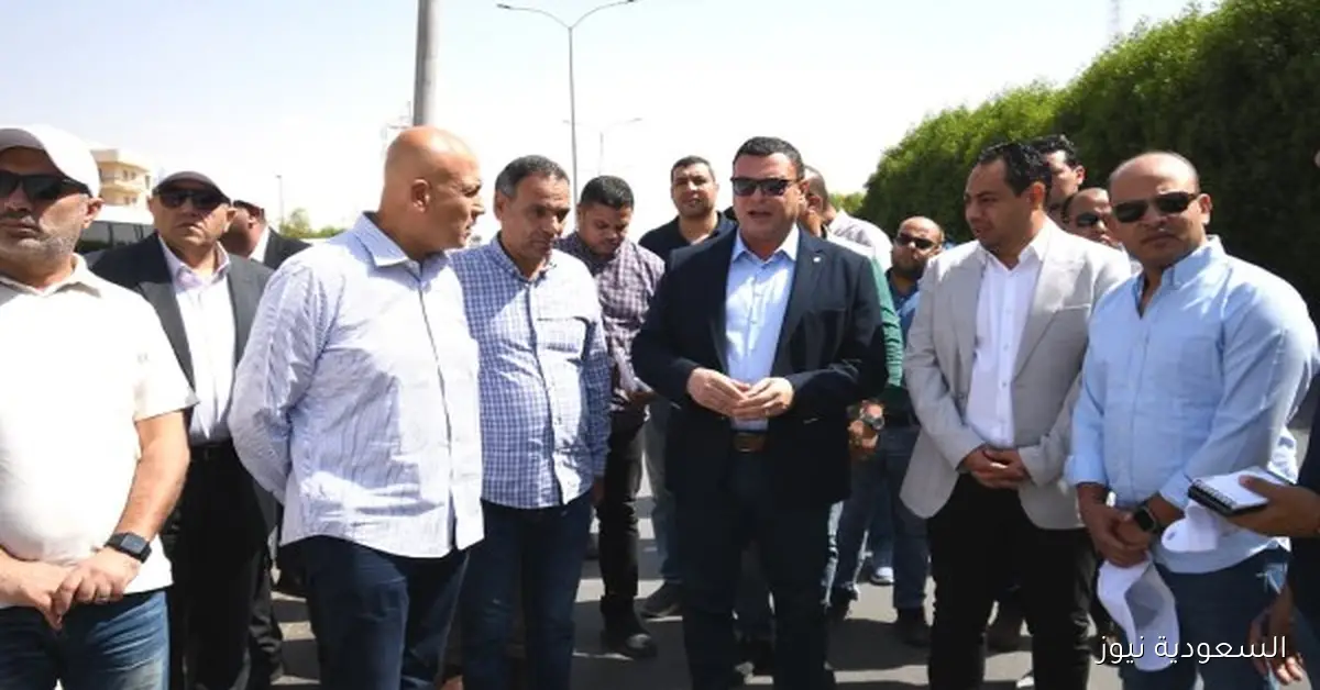وزير الإسكان يزور مواقع تطوير الطرق والمحاور في 6 أكتوبر وحدائق أكتوبر
