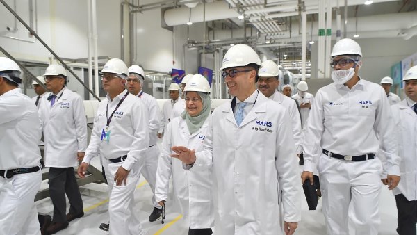 وزير الاستثمار يؤكد التزامنا بتعزيز الصناعة المحلية وزيادة القيمة المضافة