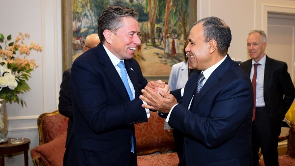 وزير الخارجية يلتقي وكيل الأمين العام للشئون الإنسانية