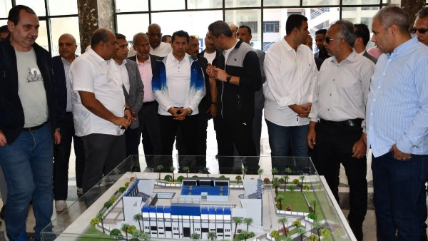 وزير الرياضة ومحافظ السويس يزوران المدينة الشبابية وحمام السباحة الأولمبي