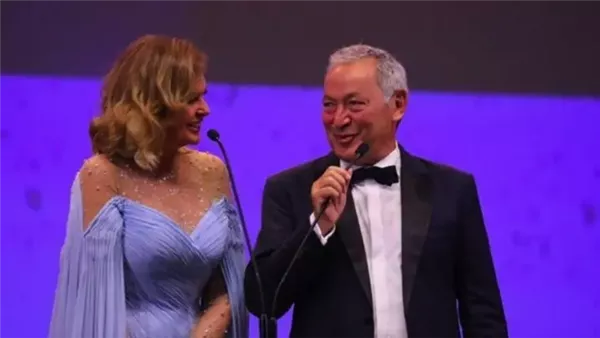 يسرا وسميح ساويرس يشاركان في دعم أوركسترا جمعية النور والأمل للمكفوفات